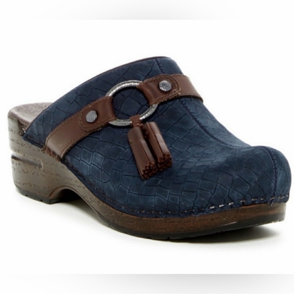 Dansko Shandi Comfort Clogs Suede Embossed Croc Pattern Blue Brown Size 38